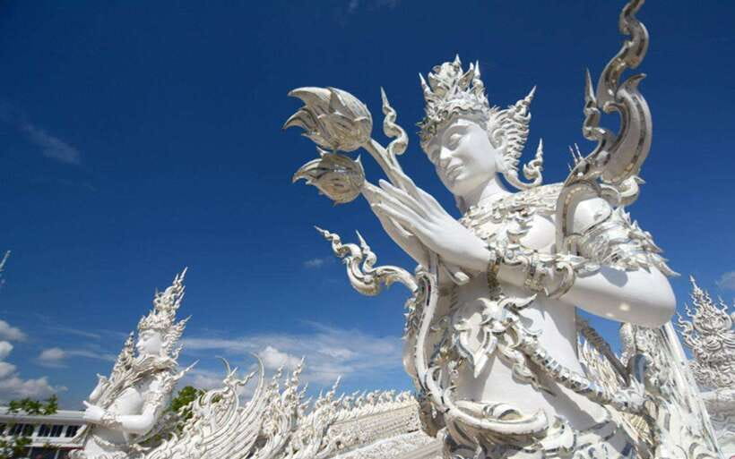 Chiang Mai: White, Blue & Big Buddha Temples in Chiang Rai - The guides can make or break the day