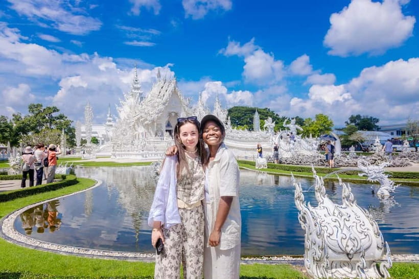Chiang Mai: White, Red/Black & Blue Temples Tour with Lunch - Six hours on the road: the part you must accept