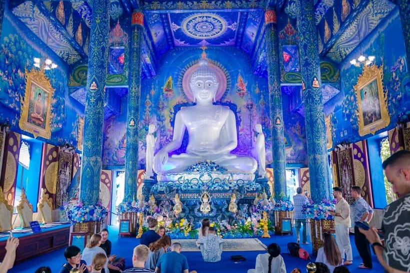 Chiang Mai: White, Red/Black & Blue Temples Tour with Lunch - Wat Rong Khun: Chiang Rai’s dazzling White Temple