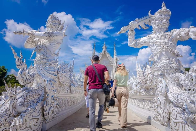 Chiang Mai: White, Red/Black & Blue Temples Tour with Lunch - Huay Pla Kang Temple and the Red Temple option