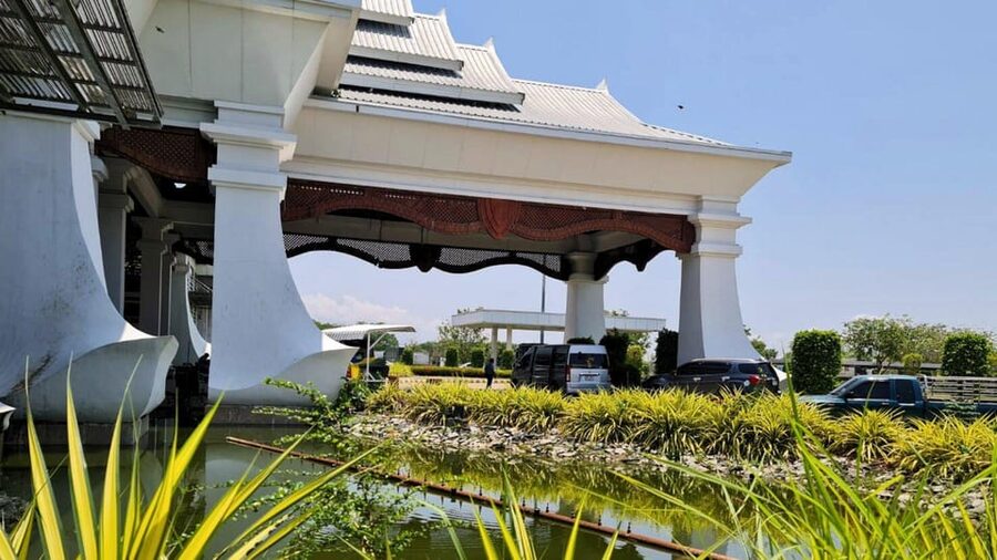 Chiang Rai:3D2N Transfer to Luang Prabang by Slow Boat - Luggage, money, and border details