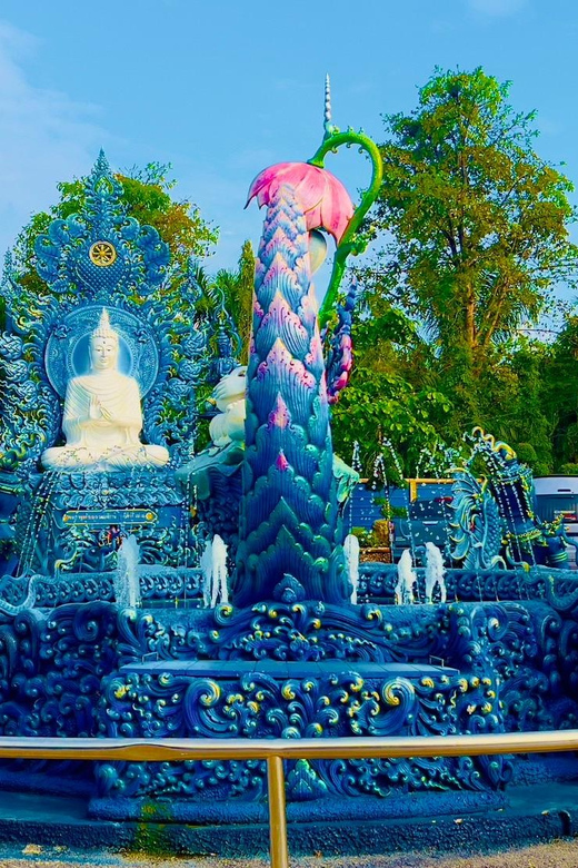 Chiang Rai: Discover 7 Must-See Spots & Lunch Included - The White Temple begins the day with a jolt
