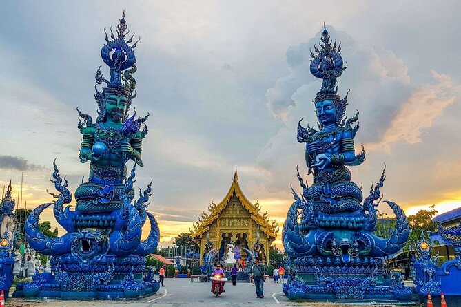 Chiang Rai Famed Temples and Golden Triangle Tour from Chiang Mai - Transport, group size, and the shape of the day