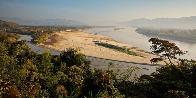 Chiang Rai, Golden Triangle and Long Neck Karen - Mae Chan and the road toward the hills