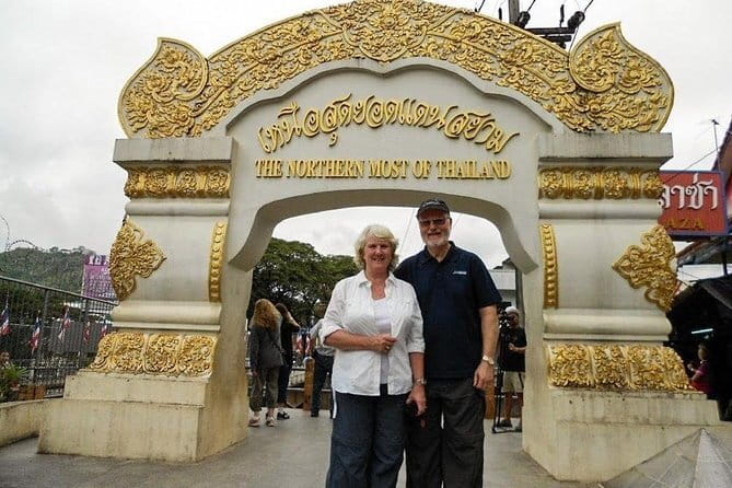Chiang Rai:Guided Highlights Full-Day Tour-FREE LUNCH BUFFET - Meeting the Longneck Karen at a hilltribe village