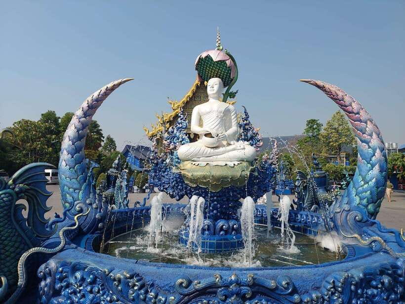 Chiang Rai: Guided Highlights Guided Tour with Buffet Lunch - Baan Dam Museum: Art in Forty Dark Buildings
