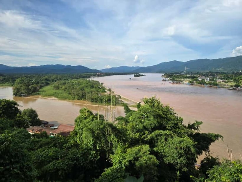 Chiang Rai: Private Tour with Driver and Custom Itinerary - Can all nine stops fit into 10 hours?