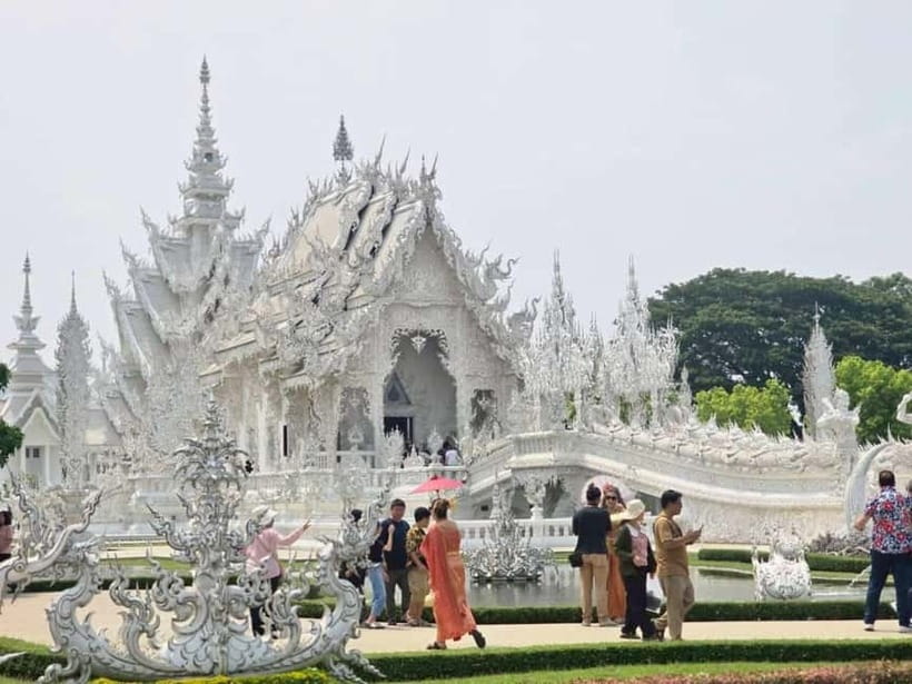 Chiang Rai: Private Tour with Driver and Custom Itinerary - Blue Temple: sapphire color and calm murals