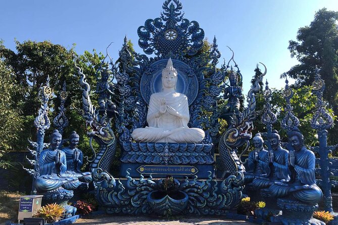 Chiang Rai Temples: Private Tour from Chiang Mai - Lunch at a local restaurant