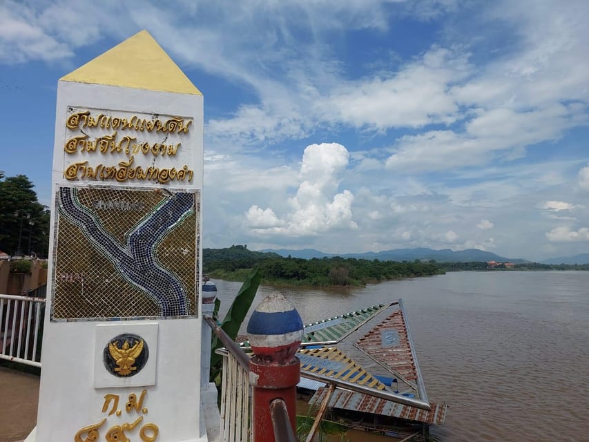 Chiang Rai: Top Temples & Signature Attractions ~Free Buffet - Kayan Village and the Long Neck Karen visit