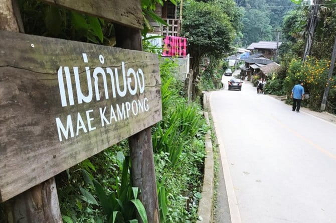 Chiang Rai White Blue Red Temples with Hot Spring from Chaing Mai - The optional Long Neck Village adds a cultural stop