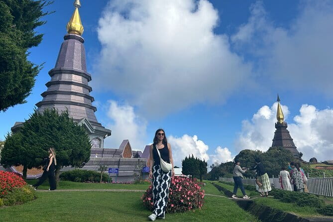 ChiangMai 1DayTour:Elephant Sanctuary,king&queen pagoda,waterfall - The 7:30 a.m. pickup and mountain drive
