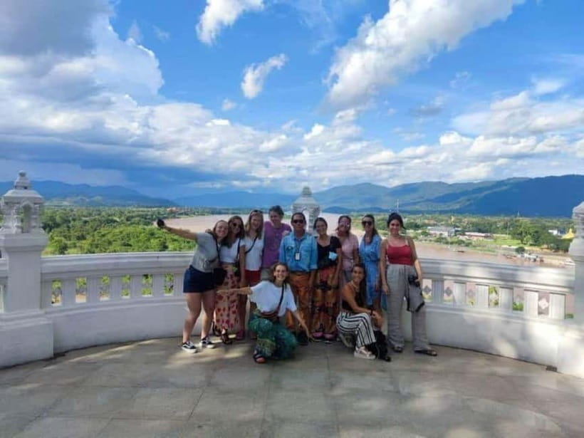 Chiangrai Full day: Popular 7 Locations with Thai buffet - Blue murals and northern Thai style at Wat Rong Suea Ten