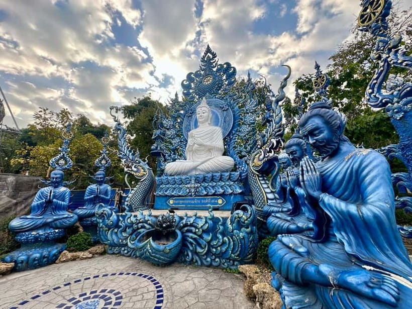 Chiangrai Full day: Popular 7 Locations with Thai buffet - Starting at Wat Rong Khun, the White Temple