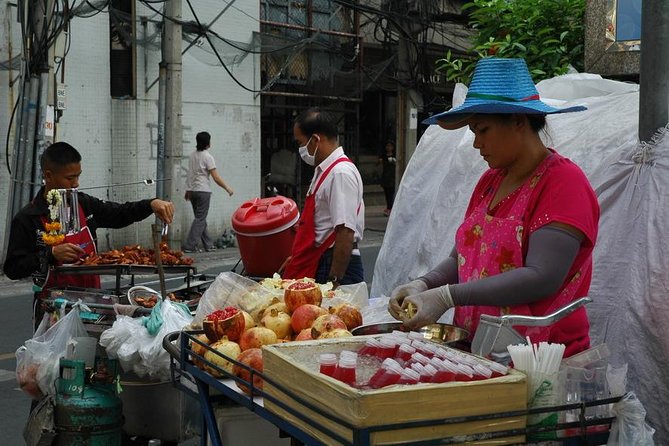 CHOB Bangkok Walking Tour (Talking + Walking + Eating) - Khaosan Road and the tourist side of Bangkok