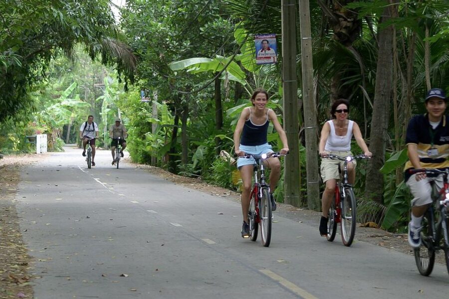 Colors Of Bangkok: 4-Hour Small Group Bike Tour - Who should book this Bangkok bike ride?