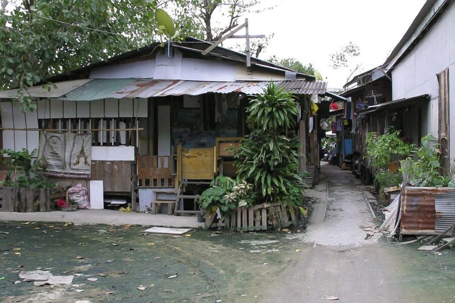 Colors Of Bangkok: 4-Hour Small Group Bike Tour - Lunch at a local restaurant