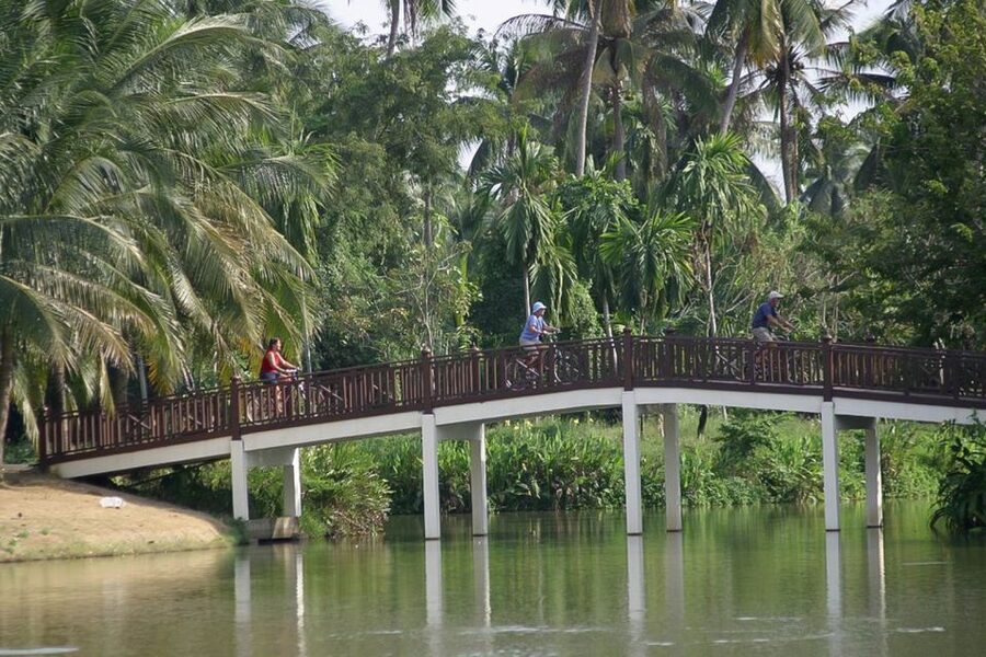 Colors Of Bangkok: 4-Hour Small Group Bike Tour - Returning by the river