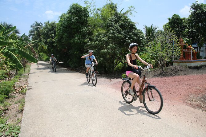 Colors of Damnoen Saduak from Bangkok - Trading the boat for a bicycle
