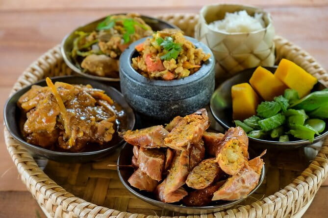 Cook Local Northern Thai Food in Traditional House - Traditional tools make the lesson memorable