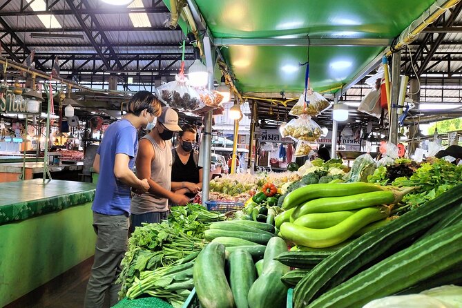 Cooking class in organic garden and local market tour ThaiCottage - The morning or afternoon begins at a Chiang Mai market
