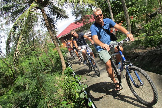 Countryside Bangkok and a Local Floating Market Tour by Bicycle Including Lunch - Through Khlong Toey’s working wet market