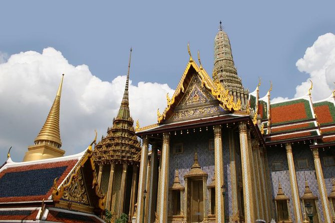 Damnern Saduak Floating Market, Grand Palace and Wat Phra Keo Tour from Bangkok - The long morning drive west from Bangkok
