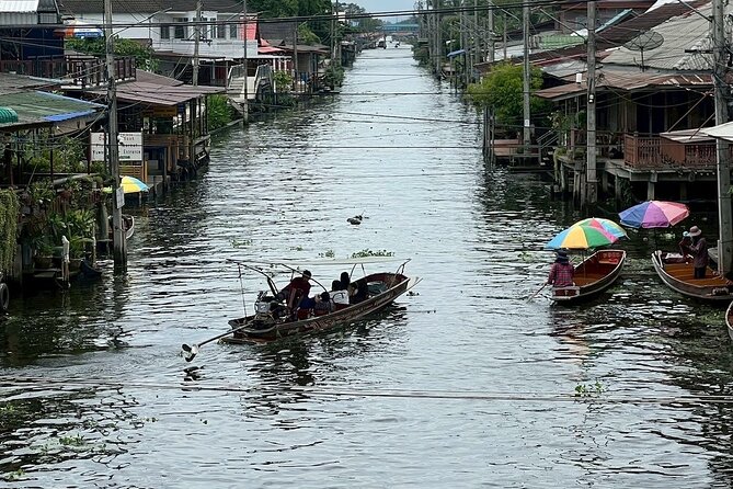 Damnoen Saduak and Maeklong Railway Market Tour with Private Car - Paddle boats through Damnoen Saduak