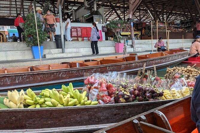 Damnoen Saduak Floating Market & Maeklong Railway From Bangkok - Taking the longtail boat through Damnoen Saduak