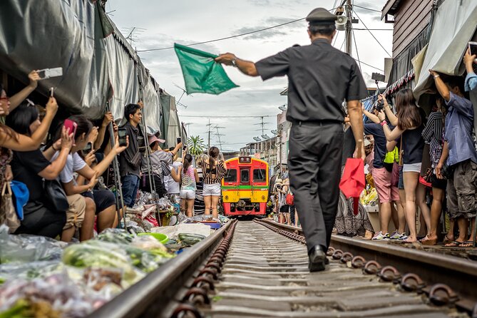 Damnoen Saduak Floating Market & Maeklong Railway From Bangkok - The real cost: time, heat, and uncertainty
