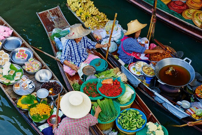 Damnoen Saduak Floating Market with Paddle Boat Ride (ex Bangkok) - The guides make the difference