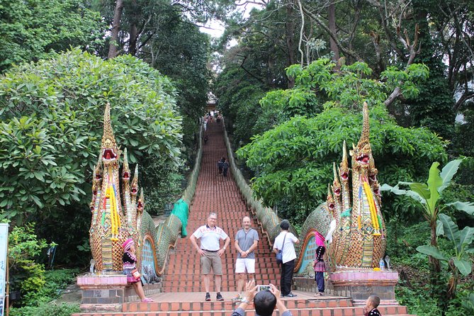 DON'T miss It ! Doi suthep temple+ Hmong village - Rain, clothing, and timing tips