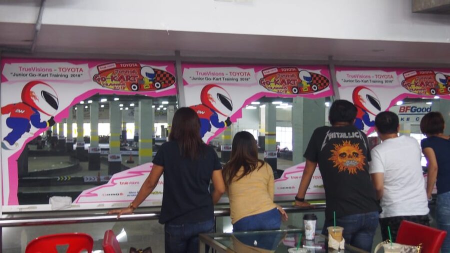 EasyKart Bangkok (RCA Plaza) : Go-Kart Racing Experience - Choosing the right kart for your height and age