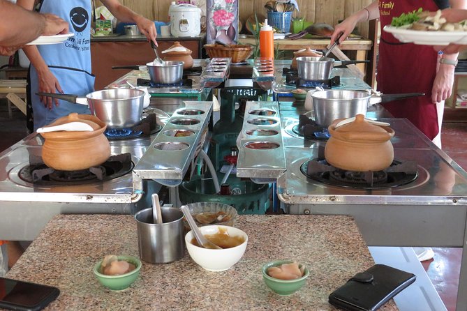 Evening Thai cooking class - The room is warm, and that affects the experience