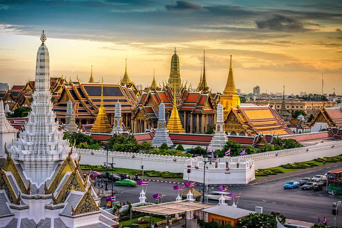 Exclusive Tour – Grand Palace, Emerald Buddha & Reclining Buddha - What the private guide adds