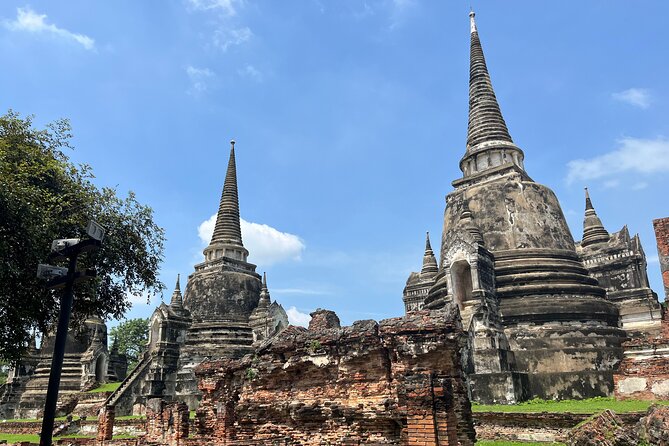 Explore Ancient Ayutthaya Historical Park Day Tour in Bangkok - Wat Chaiwatthanaram and its river setting