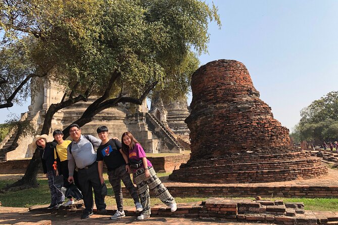 Explore the World Heritage Of Ayutthaya - Wat Mahathat and the Buddha head in the banyan roots