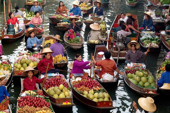 Famous Markets Tour: Maeklong Railway & Damnoen Saduak Floating - Guide service, group size, and the private upgrade