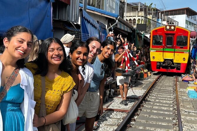 Floating and Railway Markets Private Tour - The four moments that define this Bangkok day