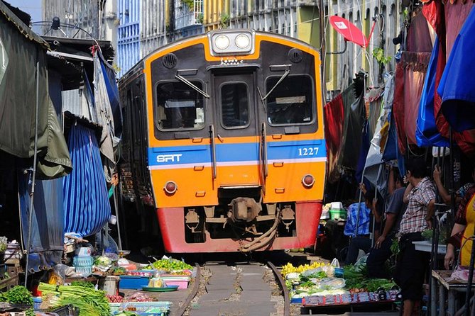 Floating Market Damnoen Saduak and Meklong Railway Market: Half Day Tour - Leaving Bangkok for Maeklong