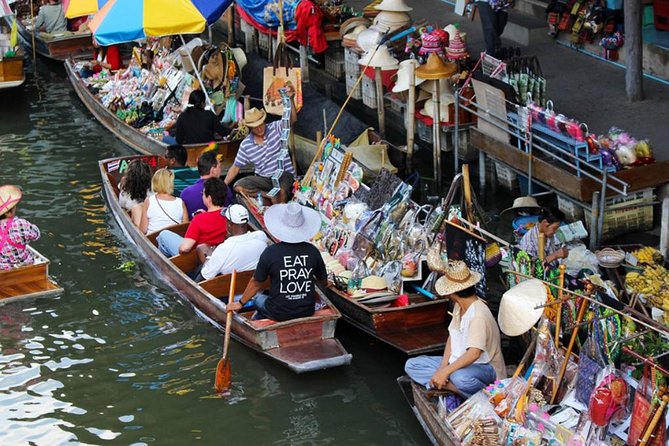 Floating Market Damnoen Saduak and Meklong Railway Market: Half Day Tour - Maeklong Railway Market and the passing train