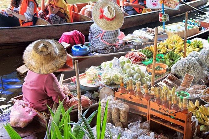 Floating Markets and Bridge on River Kwai Tour from Bangkok - Reaching Damnoen Saduak by longtail boat