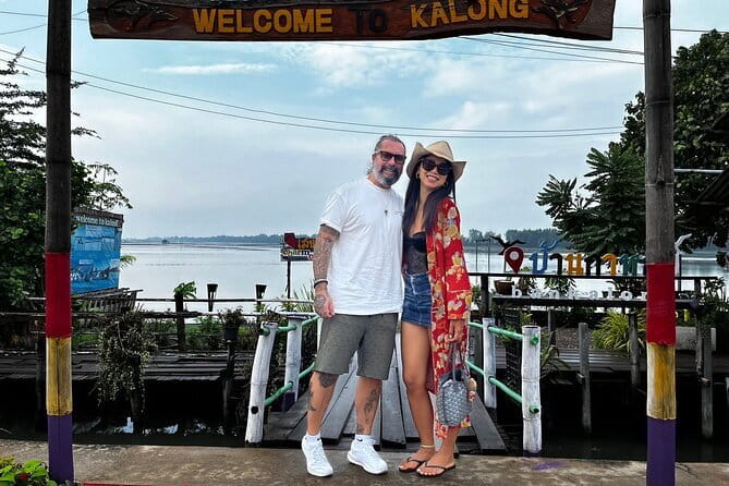 Floating & Railway Markets Tour - Guides, photographs, and shopping help