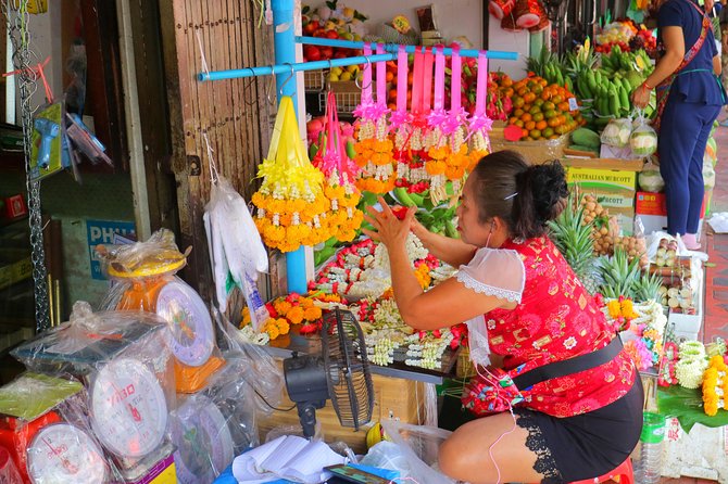 Flower Market & Floral Art: Multilingual Private Tour [EN/others] - Crossing the river to Wat Kalayanamitr