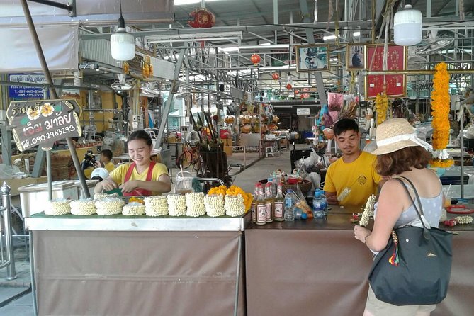 Flower Market & Floral Art: Multilingual Private Tour [EN/others] - Guanyin Shrine and the old Chinese connection