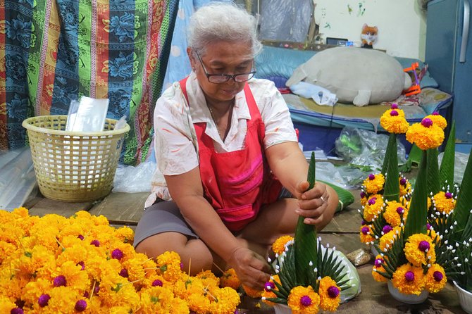 Flower Market & Floral Art: Multilingual Private Tour [EN/others] - Santa Cruz Church and the Kudi Chin neighborhood