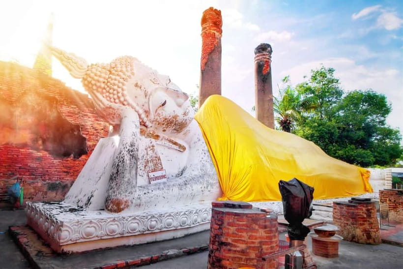 From Bangkok: Ayutthaya & Ayothaya Floating Market Day Trip - The two-hour ride to the old capital