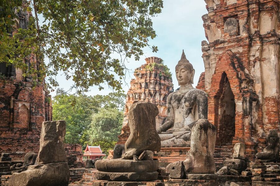 From Bangkok: Ayutthaya & Ayothaya Floating Market Day Trip - Guides, timing, and the human side of the tour