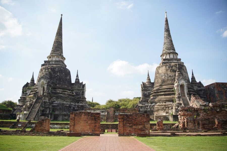 From Bangkok: Ayutthaya Historical Day Tour by Bus - One hour for Thai food and a proper break