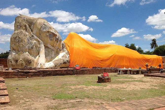 From Bangkok: Ayutthaya Temples Small Group Tour with Lunch - Wat Mahathat and the Buddha in the roots